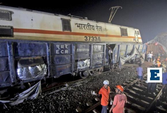 Ινδία  Εννέα νεκροί από πυρκαγιά σε σταθμευμένο βαγόνι τρένου - Ξέσπασε από ένα τσάι