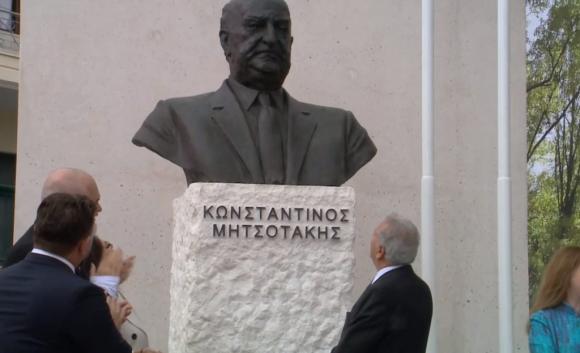 ΒΙΝΤΕΟ | Το όνομα του Κωνσταντίνου Μητσοτάκη στην πλατεία της Δερβιτσάνης