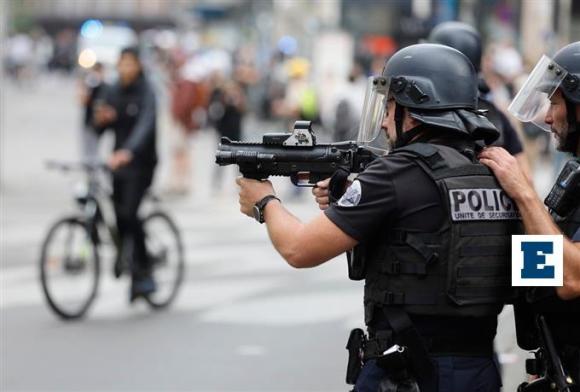 Γαλλία  Δύο συμπλοκές στην πόλη Ρουέν με νεκρό και τραυματία