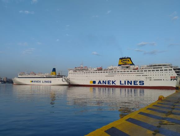 “Αντίο” του “Ελευθέριος Βενιζέλος” από τη γραμμή των Χανίων