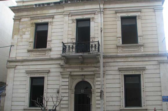 Στο κτίριο Παπαδόπετρου η προϊσταμένη του αυτοτελούς τμήματος Προτύπων και Πειραματικών του ΥΠΕΠΘ