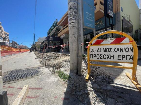 Εγκρίθηκε από την Δημοτική Επιτροπή δεύτερη παράταση για την παράδοση των πεζοδρομίων των Χανίων το 2026