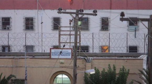 Εξωτερικός φρουρός στην Αλικαρνασσό πέταξε τα ναρκωτικά στο προαύλιο των φυλακών
