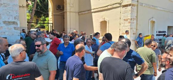 ΦΩΤΟ | Νέα κινητοποίηση των μηχανικών των Χανίων, για το ψηφιακό πελατολόγιο