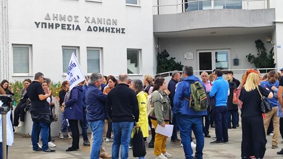 ΦΩΤΟ | Κινητοποίηση του Συλλόγου Εργαζομένων ΟΤΑ Χανίων στην ΥΔΟΜ