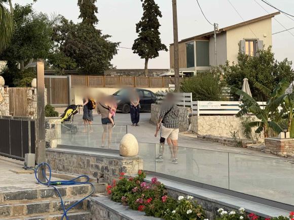 ΦΩΤΟ | “Τι θα πούμε όταν συμβεί το κακό στον παραλιακό δρόμο στο Μαράθι;”