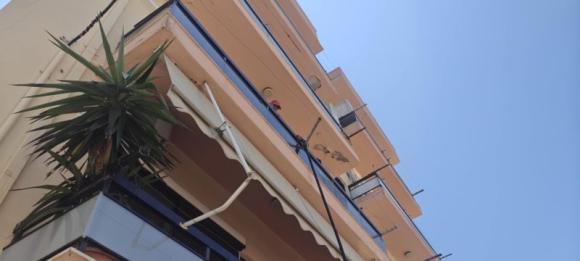 ΦΩΤΟ | Πυρκαγιά σε διαμέρισμα στη Νέα Χώρα. Δύο άτομα στο νοσοκομείο