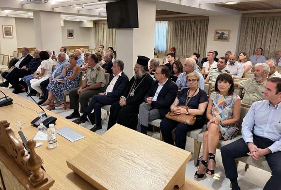 “Διαπρέπετε και διακρίνεστε στο εξωτερικό σε όλους τους τομείς και σας θέλουμε δίπλα μας”