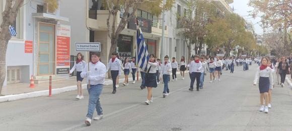 ΦΩΤΟ | Κορυφώθηκαν οι εκδηλώσεις για την 25η Μαρτίου στα Χανιά, με την μαθητική και στρατιωτική παρέλαση