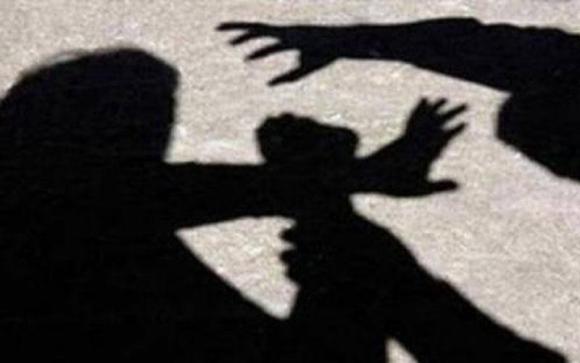 Συγγενείς πιάστηκαν στα χέρια σε οικογενειακό τραπέζι