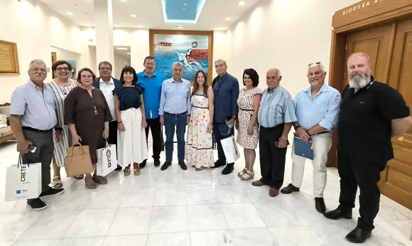 Το προεδρείο του Παγκοσμίου Συμβουλίου Κρητών και οι πρόεδροι των Ομοσπονδιών, στον Περιφερειάρχη Κρήτης