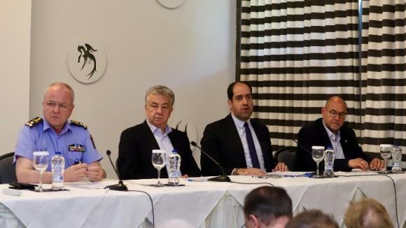 “Μπαίνουμε θωρακισμένοι στην αντιπυρική περίοδο”. Ευρεία σύσκεψη για την πυρόσβεση στην Κρήτη