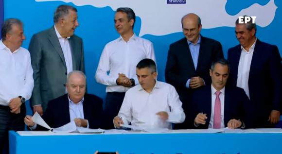 ΒΙΝΤΕΟ | Υπογραφές για το τμήμα Χανιά – Ηράκλειο, παρουσία Μητσοτάκη. ΒΟΑΚ μέχρη τη Σητεία ζήτησε ο Αρναουτάκης