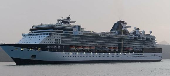 Το Celebrity Infinity στο λιμάνι της Σούδας