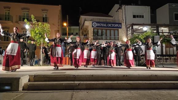 Ολοκληρώθηκε το 1ο Μουσικοχορευτικό αντάμωμα παραδοσιακών Χορών στο λιμάνι Κολυμπαρίου