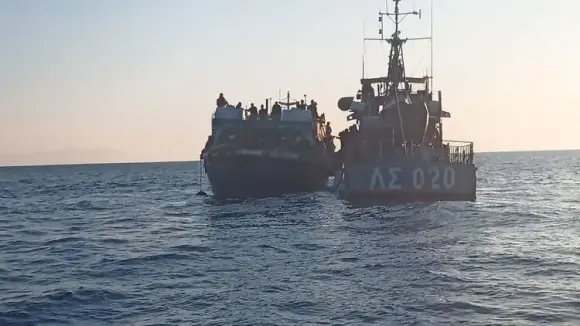 Εκατοντάδες παράνομοι μετανάστες σε αλιευτικό νότια της Κρήτης