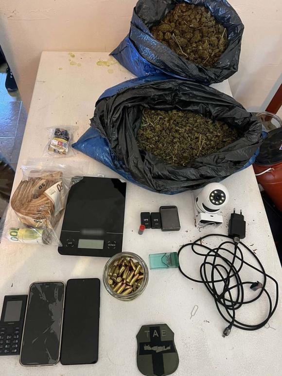 Σύλληψη στον Αποκόρωνα. Είχε πάνω από 2,5 κιλά χασίς και μεγάλο χρηματικό ποσό
