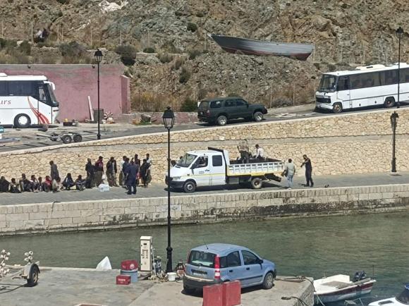 Συνεχίζεται ο καλός καιρός… Συνεχίζονται οι “καραβιές” στη Γαύδο