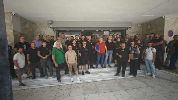 ΦΩΤΟ | Κινητοποίηση στη ΔΟΥ Χανίων ενάντια στο ψηφιακό πελατολόγιο