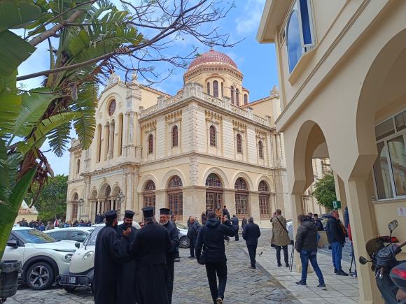 “Ωμή” παρέμβαση στην Εκκλησία της Κρήτης; Τροπολογία μπλοκάρει το “μεταθετό”