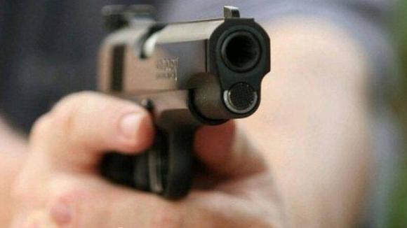 73χρονος φέρεται να άνοιξε πυρ κατά 17 ανηλίκων επειδή τον χλεύαζαν