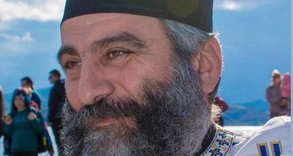 Οφφίκιο αξιέπαινης και ηρωικής πράξης στον Χανιώτη ιερέα που έσωσε το δίχρονο παιδί