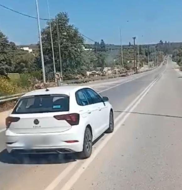ΦΩΤΟ | Δημόσιος κίνδυνος μπροστά σε περιπολικό στον ΒΟΑΚ