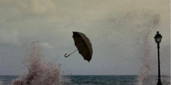 Θυελλώδεις βόρειοι άνεμοι και επιδείνωση των πυρομετεωρολογικών συνθηκών στα ανατολικά τις επόμενες ημέρες