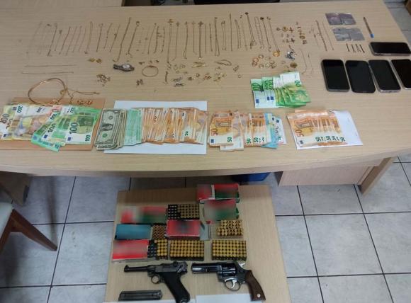 Πέντε συλλήψεις για κλοπές χρημάτων και κοσμημάτων μεγάλης αξίας σε Χανιά και Ρέθυμνο