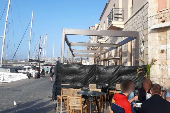 ΦΩΤΟ | Αυτά είναι τα σκιάδια που θα τοποθετηθούν στο Ενετικό Λιμάνι των Χανίων