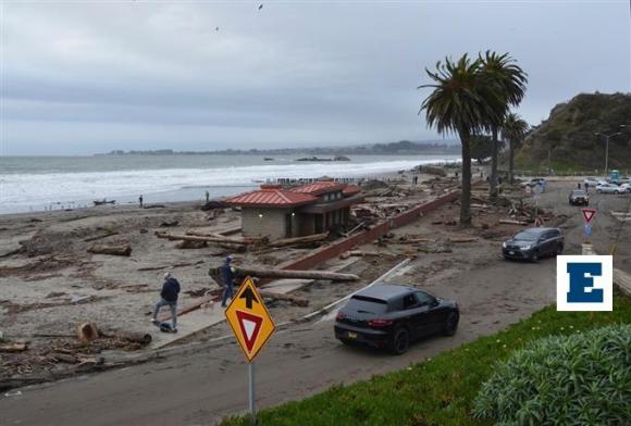 Νέα ισχυρή καταιγίδα θα «χτυπήσει» την Καλιφόρνια  Προειδοποίηση για κύματα ύψους 12 μέτρων