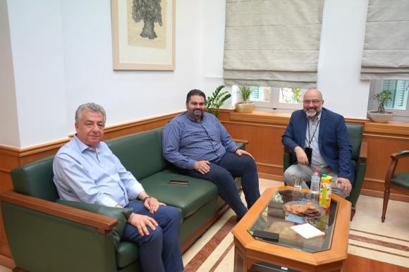 Συνάντηση Περιφερειάρχη Κρήτης με τον Υποψήφιο ευρωβουλευτή ΠΑΣΟΚ – ΚΙΝΑΛ Σάκη Αρναούτογλου