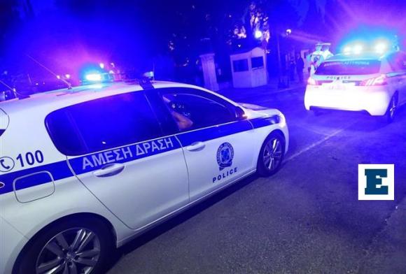Περίεργη υπόθεση με 4 προσαγωγές στο κέντρο της Αθήνας  Ανάμεσά τους και ένας αστυνομικός - Τι βρήκαν στο όχημά τους